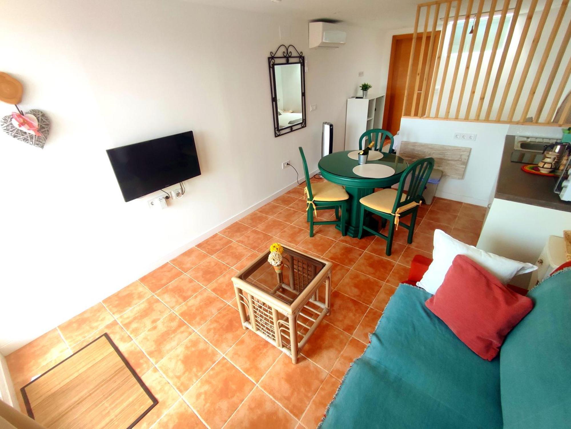 VILLA FALCONERA. A las faldas de la montaña. Gandía Habitación foto