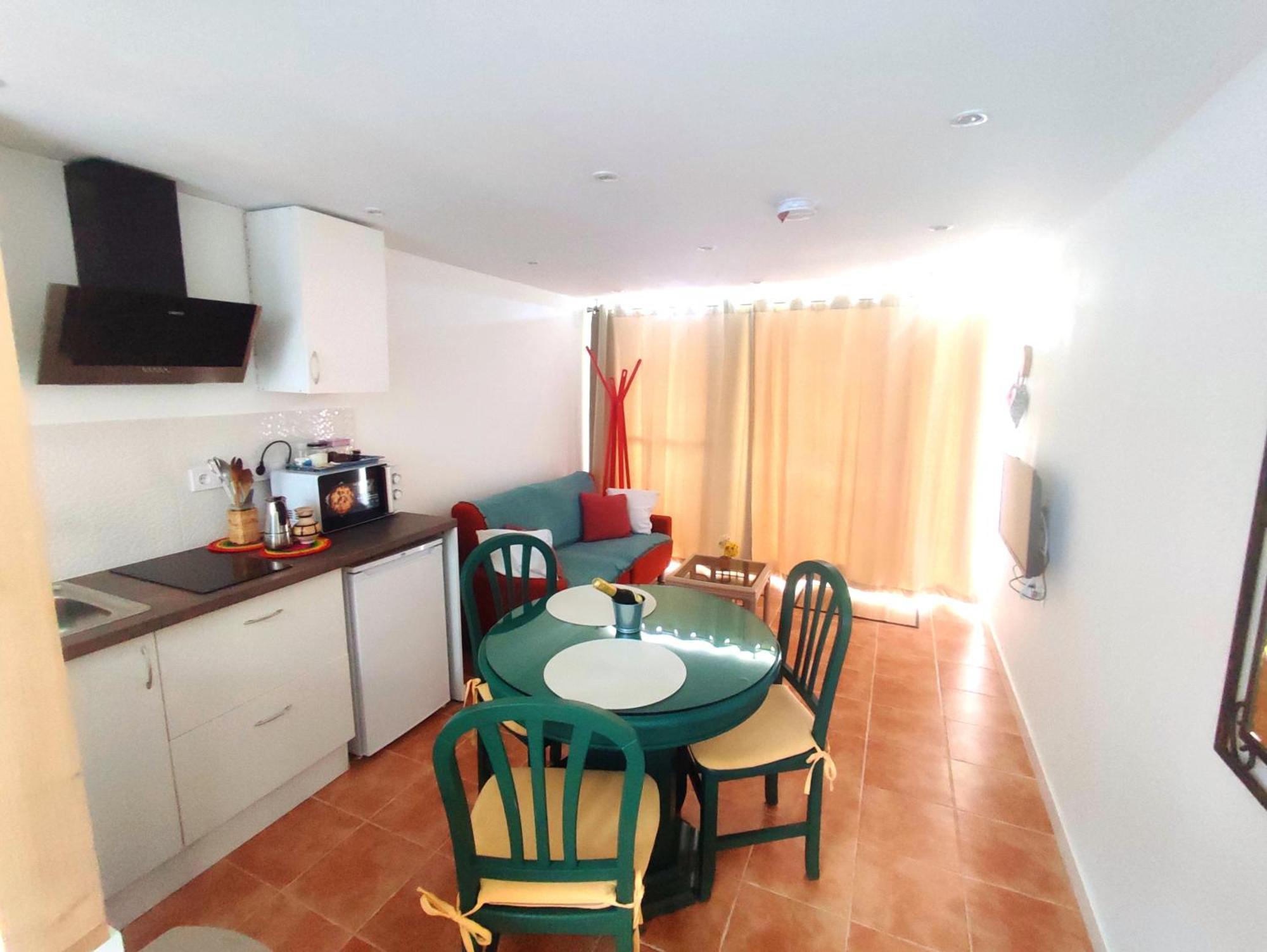 VILLA FALCONERA. A las faldas de la montaña. Gandía Habitación foto